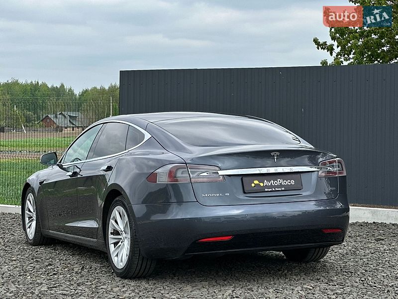 Ліфтбек Tesla Model S 2017 в Луцьку