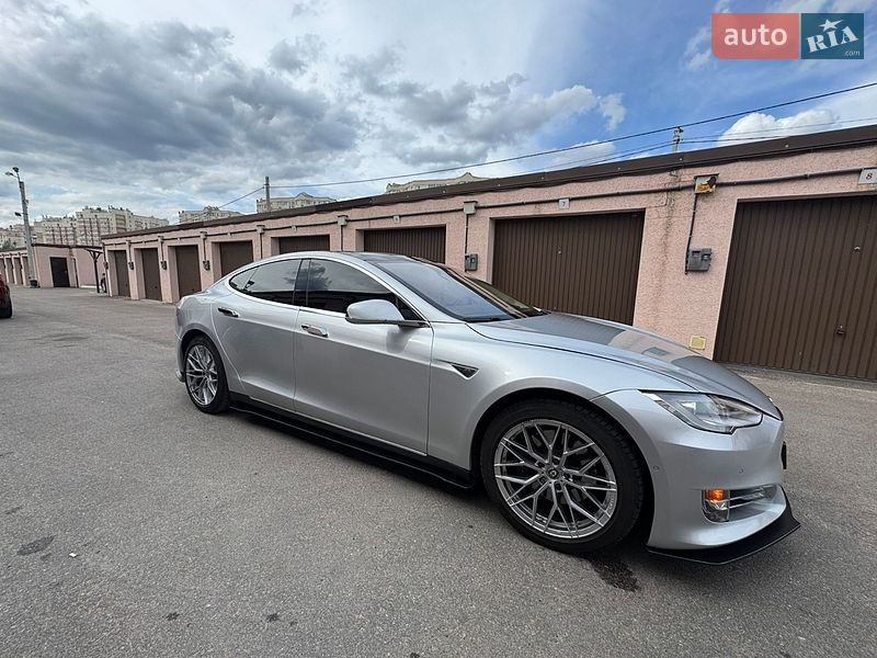 Лифтбек Tesla Model S 2014 в Софиевской Борщаговке