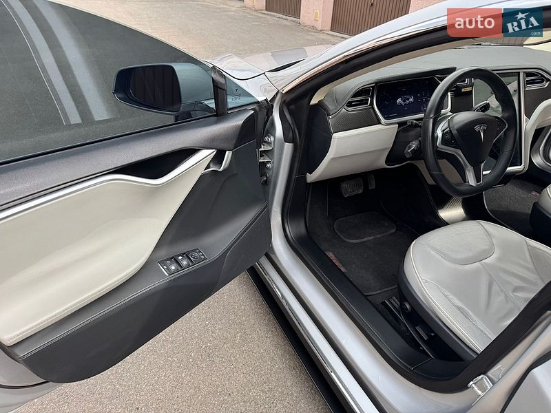 Лифтбек Tesla Model S 2014 в Софиевской Борщаговке