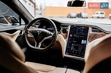 Лифтбек Tesla Model S 2017 в Днепре фото 22 Лифтбек Tesla Model S 2017 в Днепре