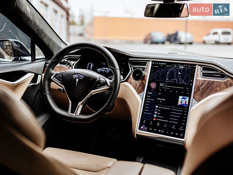 Лифтбек Tesla Model S 2017 в Днепре фото 22 Лифтбек Tesla Model S 2017 в Днепре