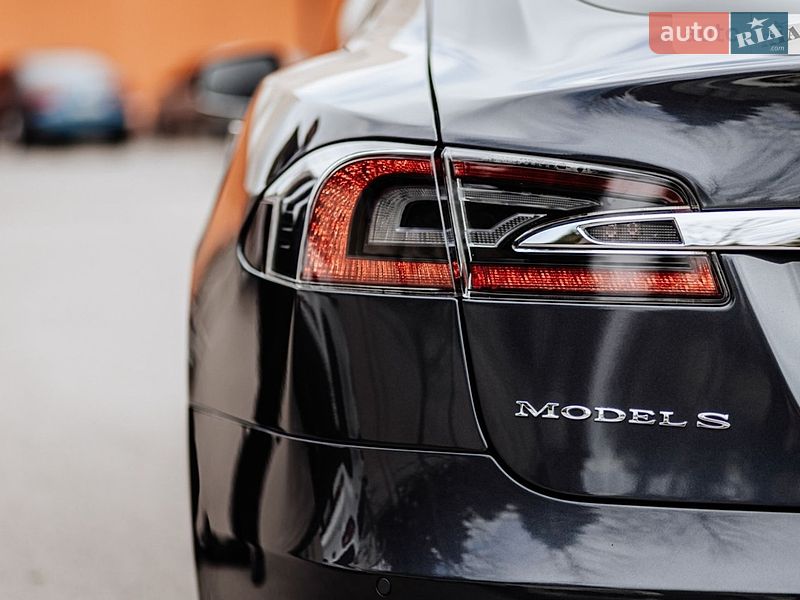 Лифтбек Tesla Model S 2017 в Днепре фото 25 Лифтбек Tesla Model S 2017 в Днепре