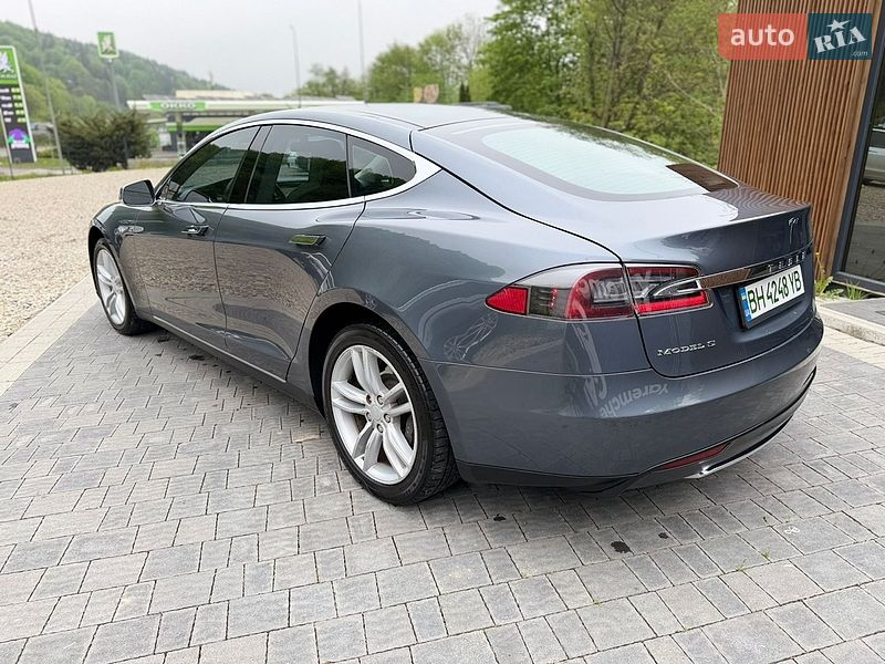 Лифтбек Tesla Model S 2013 в Ивано-Франковске
