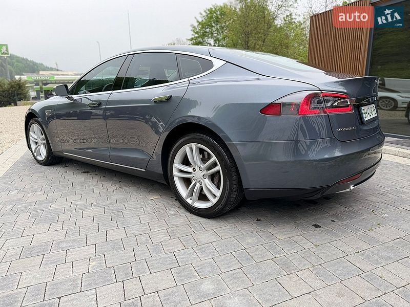 Лифтбек Tesla Model S 2013 в Ивано-Франковске