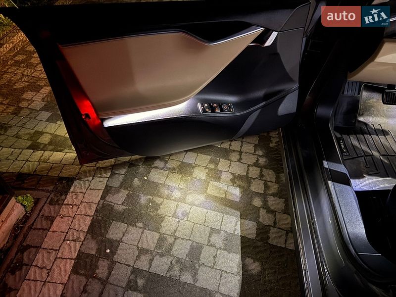 Лифтбек Tesla Model S 2013 в Ивано-Франковске