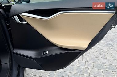 Лифтбек Tesla Model S 2013 в Ивано-Франковске