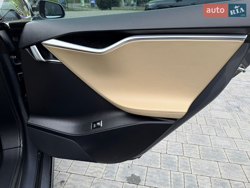 Лифтбек Tesla Model S 2013 в Ивано-Франковске