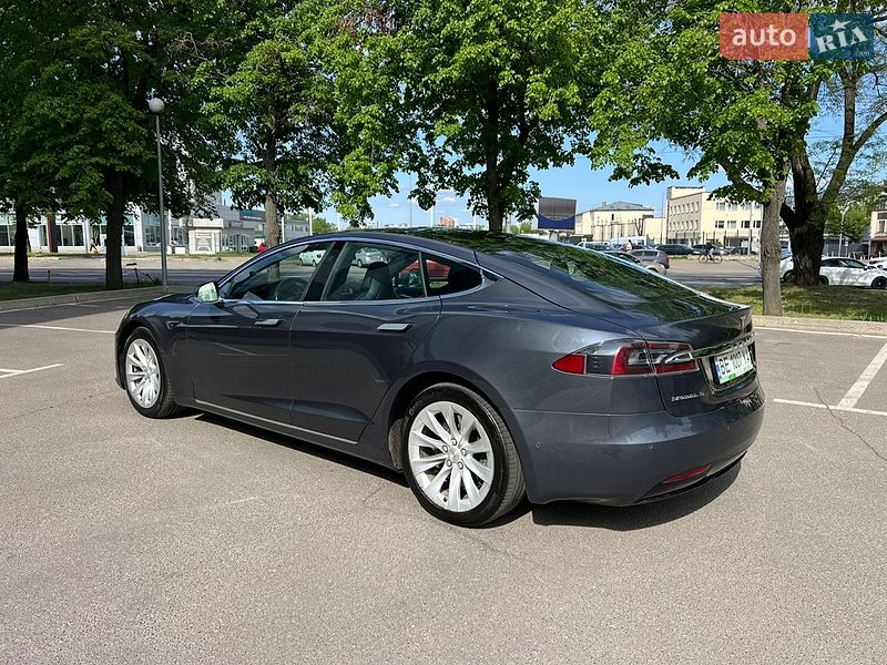 Лифтбек Tesla Model S 2018 в Киеве