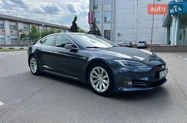 Лифтбек Tesla Model S 2018 в Киеве