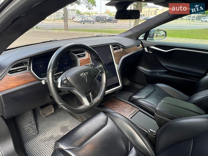 Лифтбек Tesla Model S 2018 в Киеве