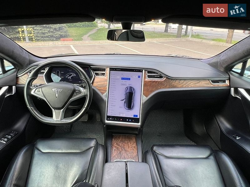Лифтбек Tesla Model S 2018 в Киеве