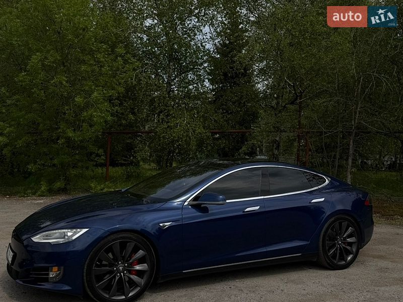 Лифтбек Tesla Model S 2015 в Днепре