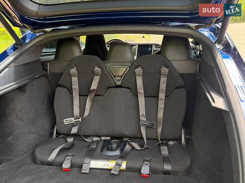 Лифтбек Tesla Model S 2015 в Днепре