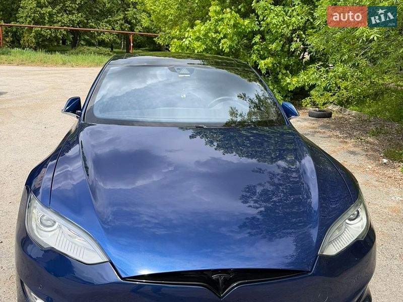 Лифтбек Tesla Model S 2015 в Днепре