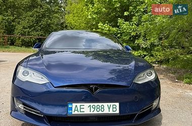 Лифтбек Tesla Model S 2015 в Днепре