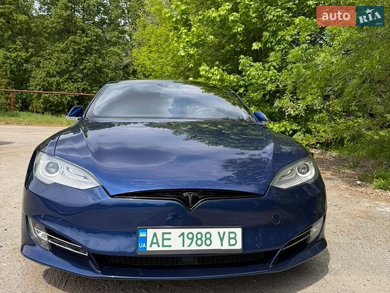 Лифтбек Tesla Model S 2015 в Днепре