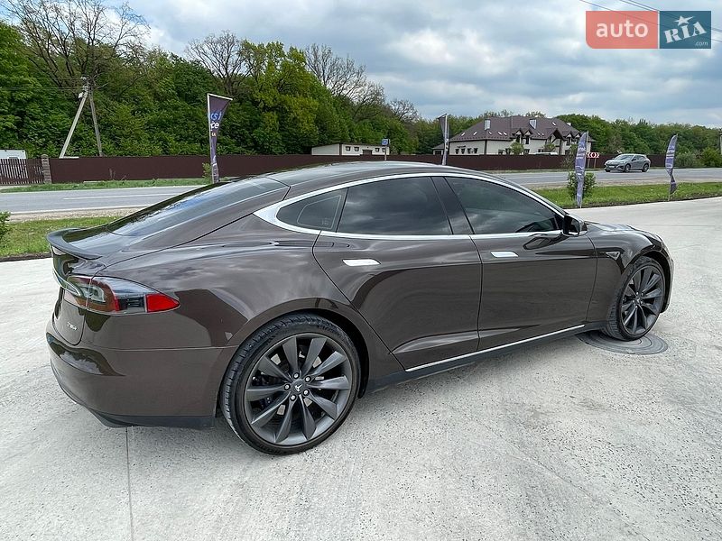 Ліфтбек Tesla Model S 2013 в Чорткові