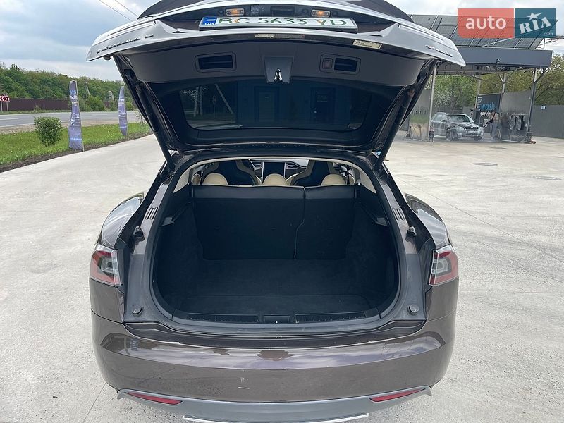 Ліфтбек Tesla Model S 2013 в Чорткові