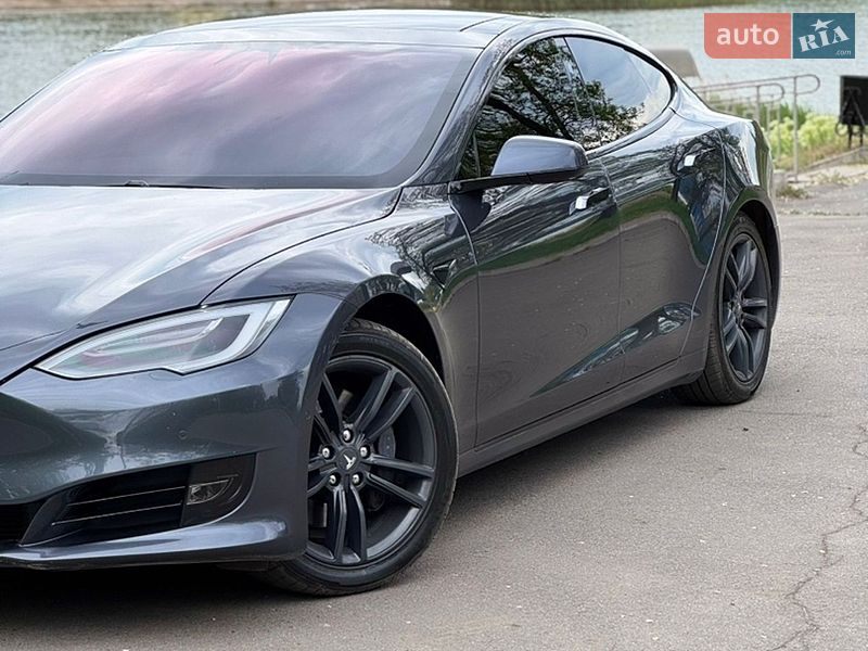 Лифтбек Tesla Model S 2018 в Кривом Роге