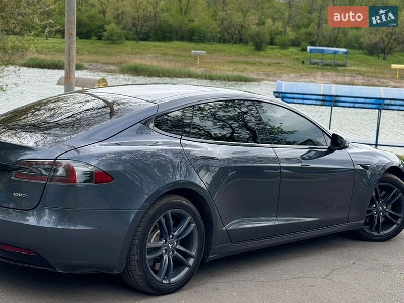 Лифтбек Tesla Model S 2018 в Кривом Роге