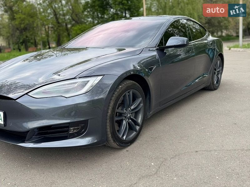 Лифтбек Tesla Model S 2018 в Кривом Роге