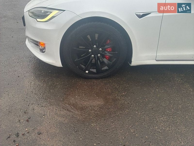 Лифтбек Tesla Model S 2018 в Николаеве
