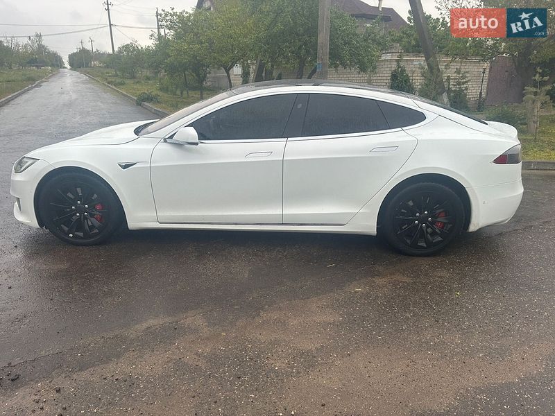 Лифтбек Tesla Model S 2018 в Николаеве