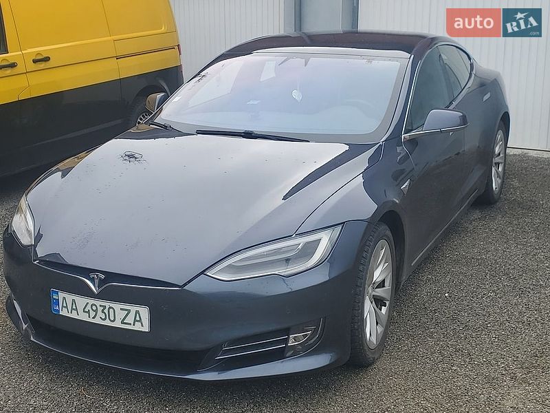 Ліфтбек Tesla Model S 2019 в Тернополі