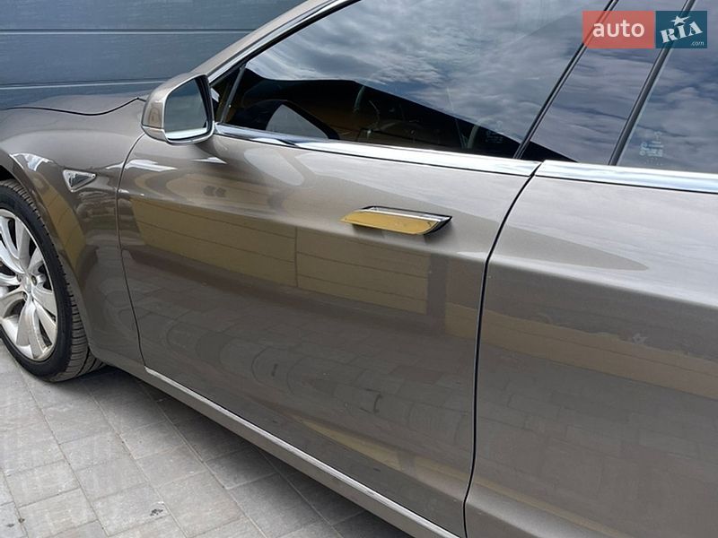 Лифтбек Tesla Model S 2016 в Полтаве фото 45 Лифтбек Tesla Model S 2016 в Полтаве