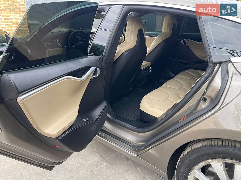 Лифтбек Tesla Model S 2016 в Полтаве фото 48 Лифтбек Tesla Model S 2016 в Полтаве