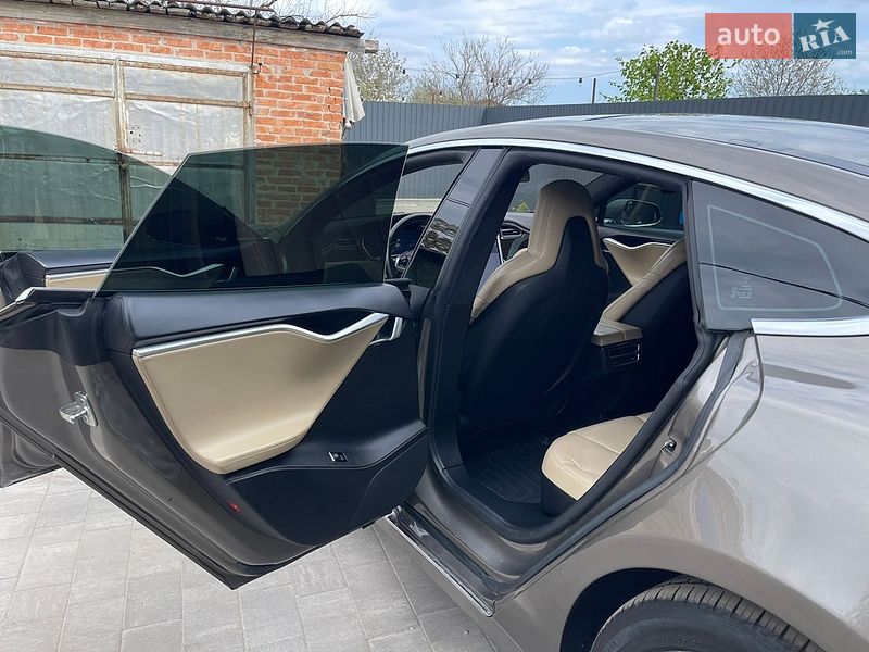 Лифтбек Tesla Model S 2016 в Полтаве фото 51 Лифтбек Tesla Model S 2016 в Полтаве