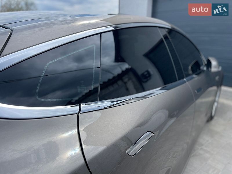 Лифтбек Tesla Model S 2016 в Полтаве фото 57 Лифтбек Tesla Model S 2016 в Полтаве