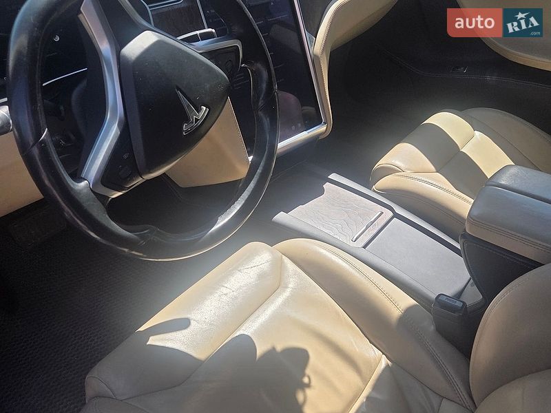 Ліфтбек Tesla Model S 2017 в Житомирі