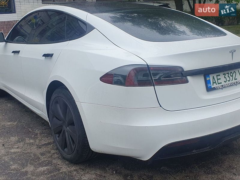 Лифтбек Tesla Model S 2021 в Каменском