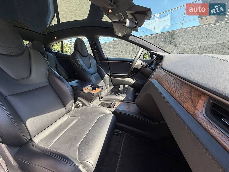Лифтбек Tesla Model S 2019 в Луцке