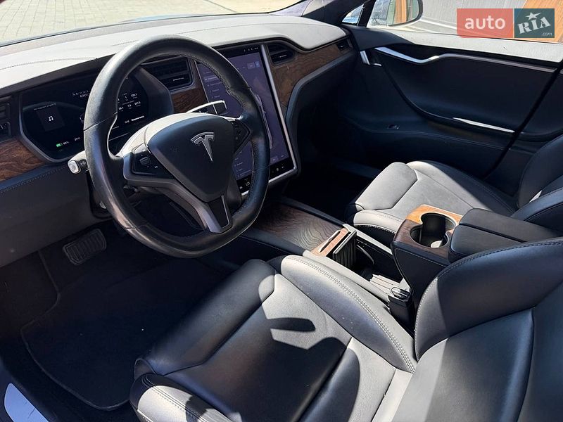 Лифтбек Tesla Model S 2019 в Луцке