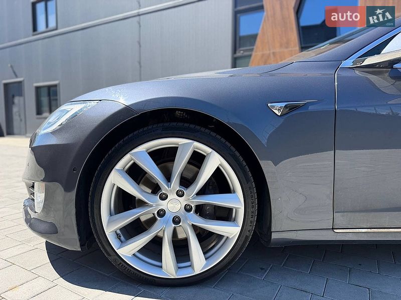 Лифтбек Tesla Model S 2019 в Луцке