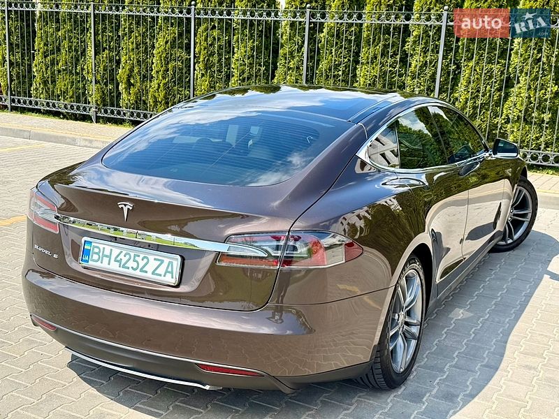 Ліфтбек Tesla Model S 2013 в Одесі фото 17 Ліфтбек Tesla Model S 2013 в Одесі