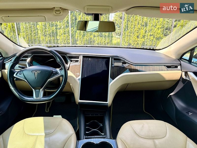 Ліфтбек Tesla Model S 2013 в Одесі фото 27 Ліфтбек Tesla Model S 2013 в Одесі