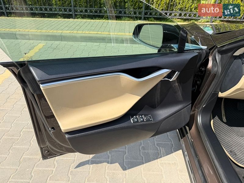 Ліфтбек Tesla Model S 2013 в Одесі фото 32 Ліфтбек Tesla Model S 2013 в Одесі