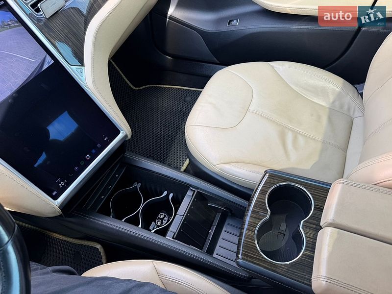 Ліфтбек Tesla Model S 2013 в Одесі фото 42 Ліфтбек Tesla Model S 2013 в Одесі