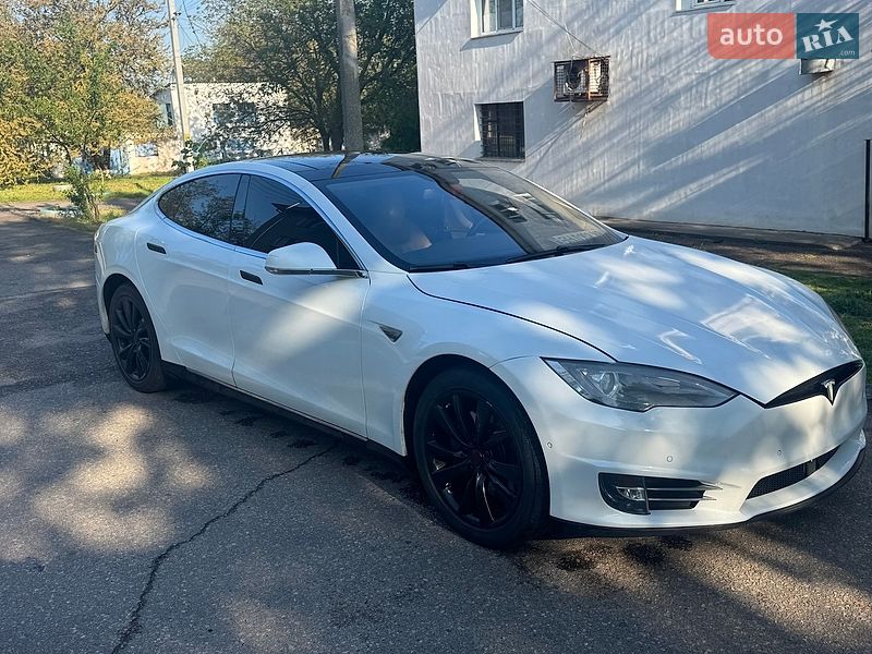 Лифтбек Tesla Model S 2014 в Одессе