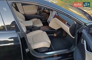 Лифтбек Tesla Model S 2017 в Львове