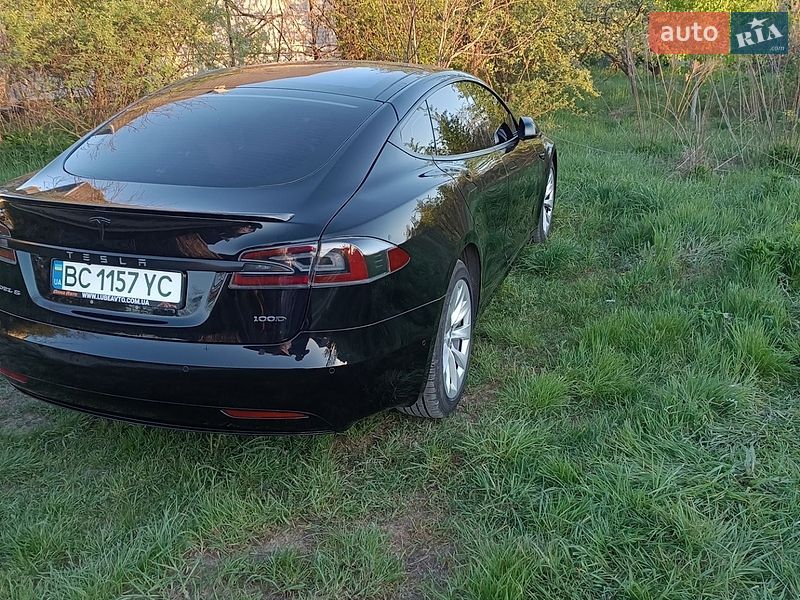 Лифтбек Tesla Model S 2017 в Львове