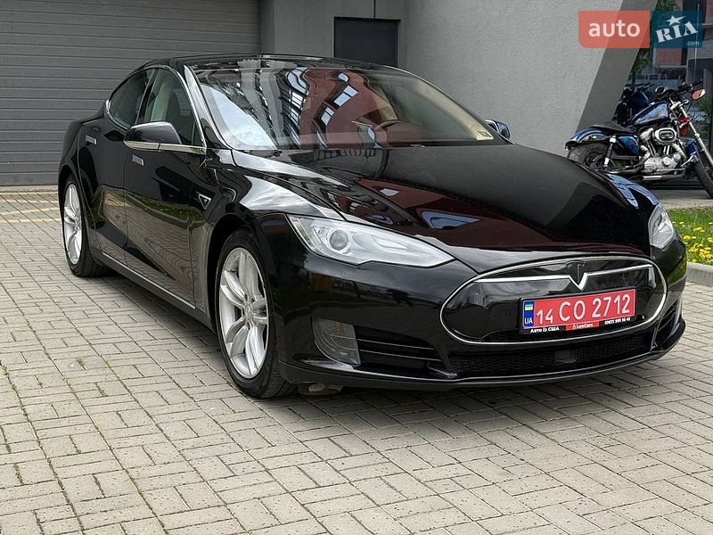 Ліфтбек Tesla Model S 2015 в Львові фото 4 Ліфтбек Tesla Model S 2015 в Львові