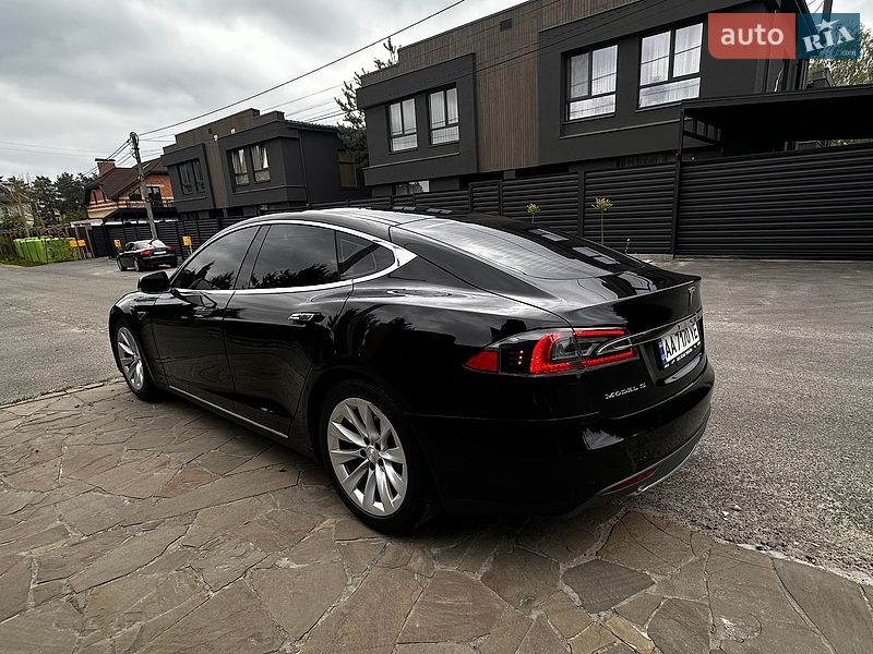 Ліфтбек Tesla Model S 2015 в Києві