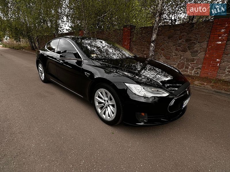 Ліфтбек Tesla Model S 2015 в Києві