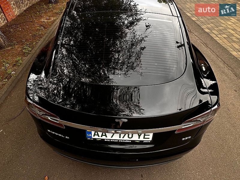 Ліфтбек Tesla Model S 2015 в Києві