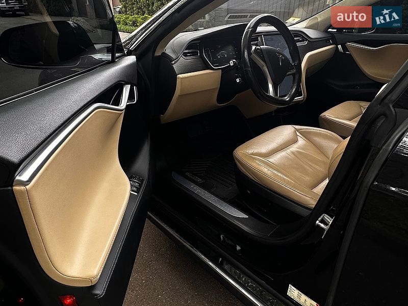 Ліфтбек Tesla Model S 2015 в Києві