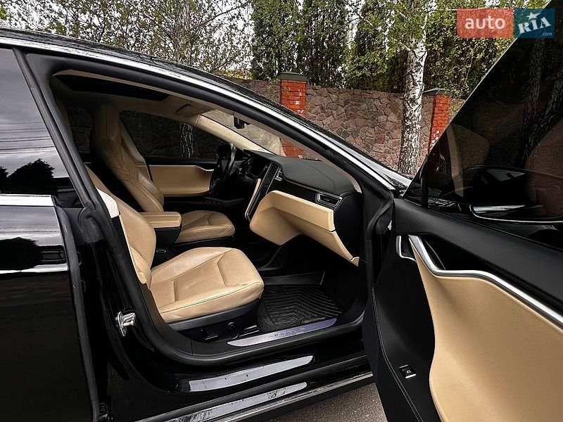 Ліфтбек Tesla Model S 2015 в Києві